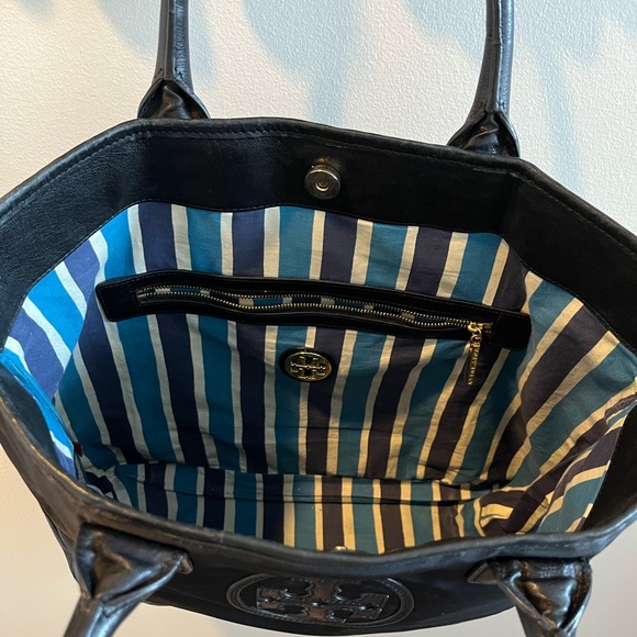 Tory Burch Nylon/Leather tote with logo - Picture 5 of 5